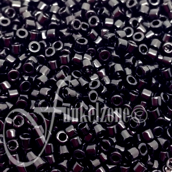 DB0010 | Miyuki Delica | 11/0 | 1,6mm | 5g | BLACK