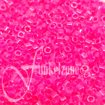 DB2035 | Miyuki Delica | 11/0 | 1,6mm | 5g | LUMINOUS WILD STRAWBERRY